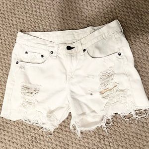 Relaxed fit distressed Rag & Bone jeans size 25